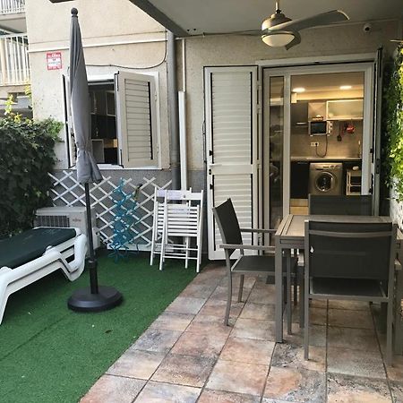 Windy Apartment Салоу Екстериор снимка