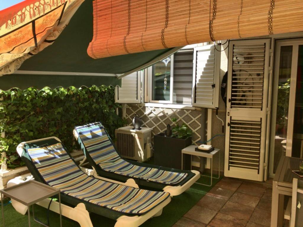 Windy Apartment Салоу Екстериор снимка