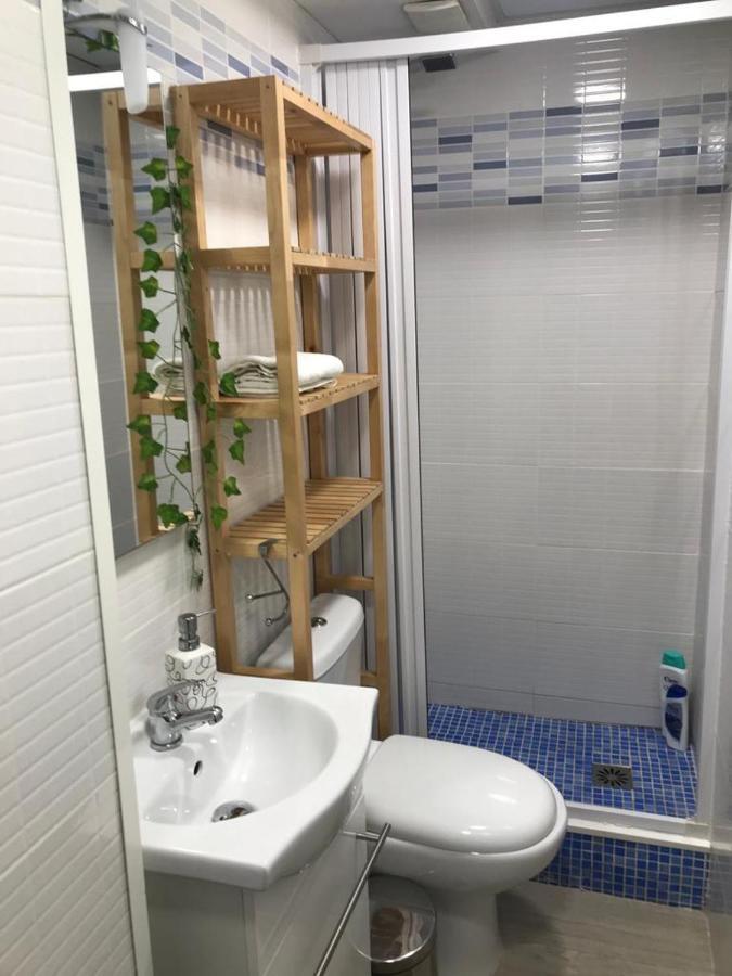 Windy Apartment Салоу Екстериор снимка