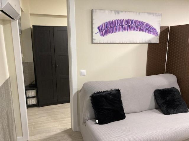 Windy Apartment Салоу Екстериор снимка