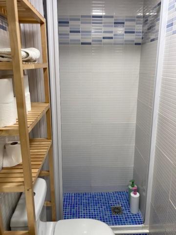Windy Apartment Салоу Екстериор снимка